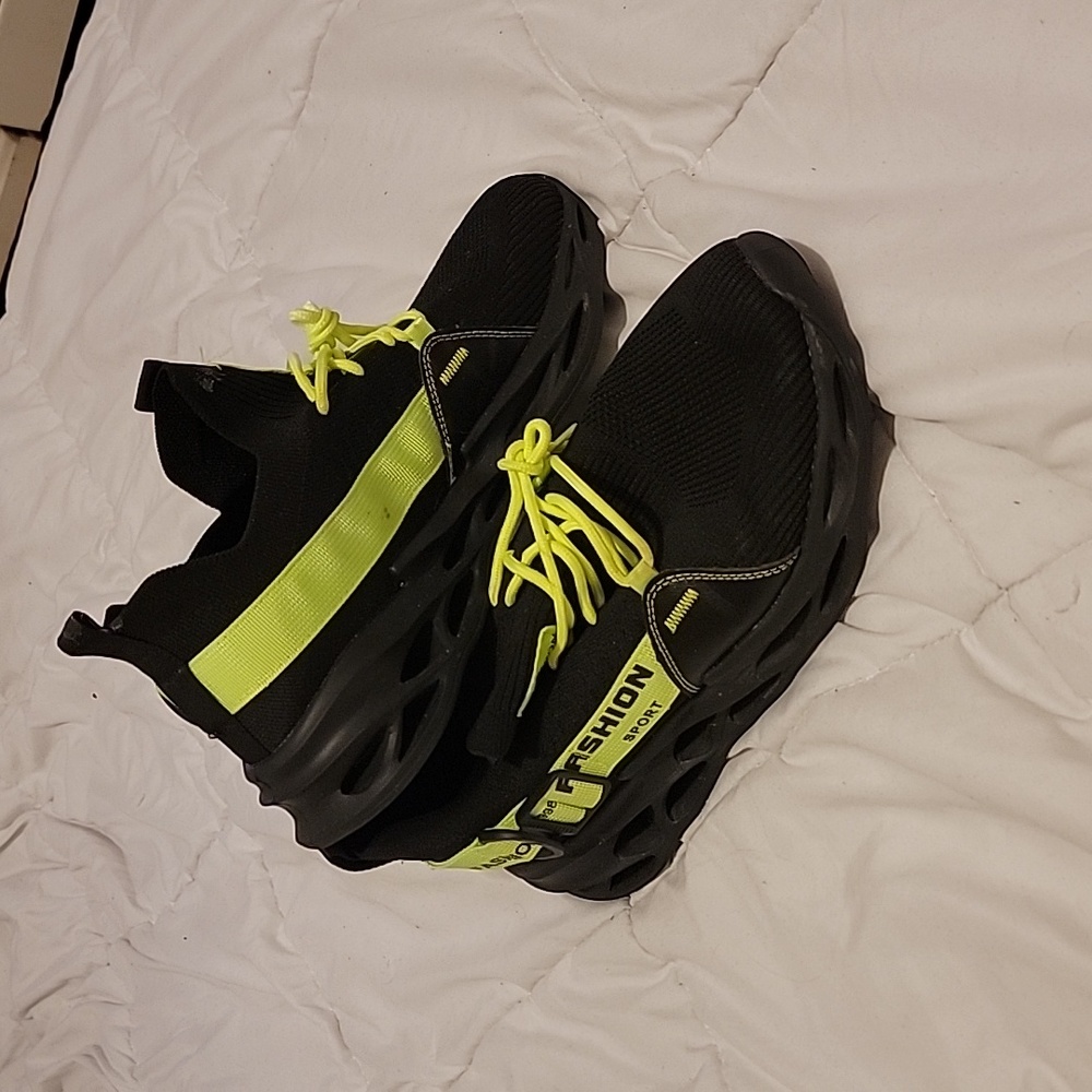 Athletic Shoes 👟
